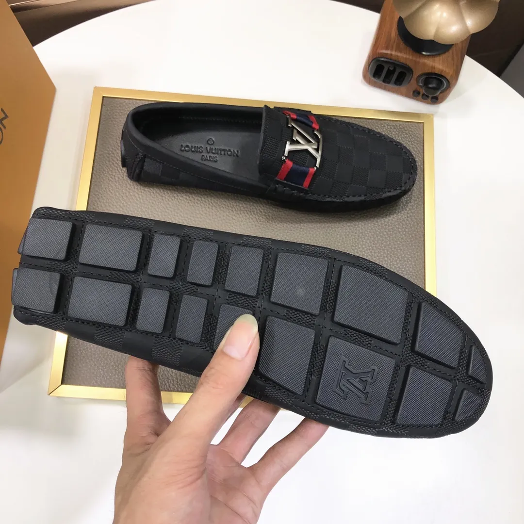 Men's men's shoes 💰420💰 [LV Doudou Shoes] (sheepskin lining) new model is on the market, available on the official website. The new Doudou shoes are processed into single-color materials, and the uppers are made of imported cowhide material. The body of the shoe is fully hemmed with mark thread, and is lined with imported original cowhide leather. The elegant shoe shape is super suitable for all-matching, and the size is 38-44.